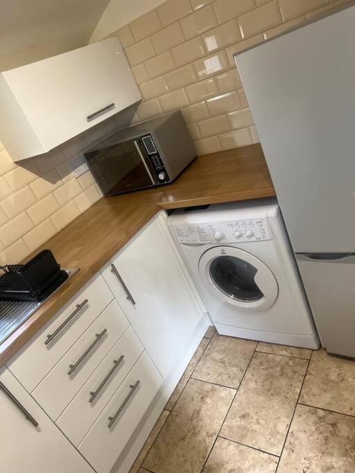 Large Modern Studio Flat Daire Londra Dış mekan fotoğraf