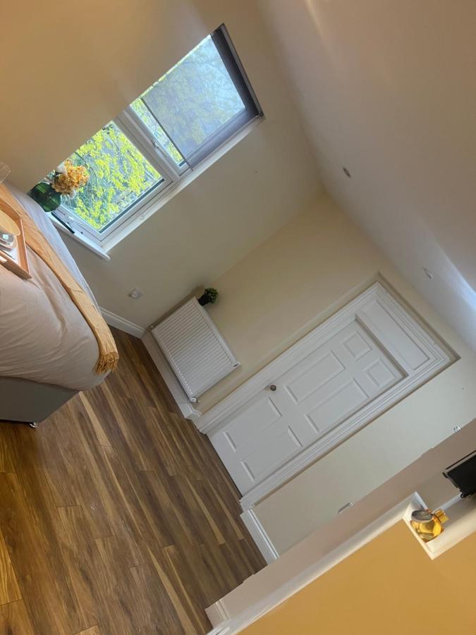 Large Modern Studio Flat Daire Londra Dış mekan fotoğraf