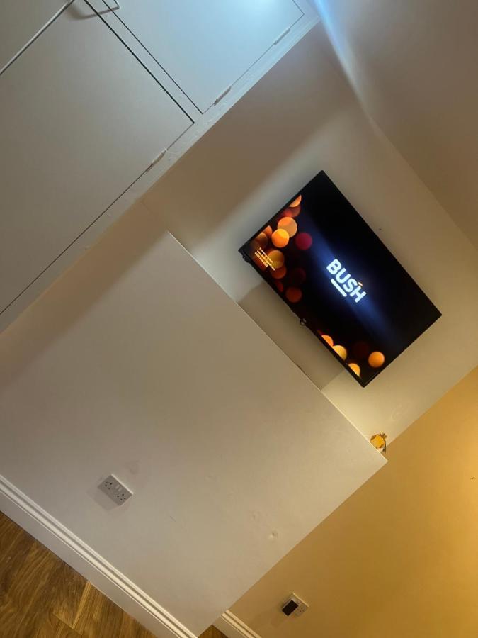 Large Modern Studio Flat Daire Londra Dış mekan fotoğraf