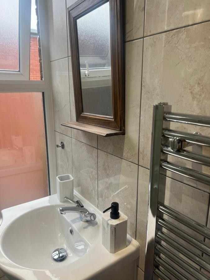 Large Modern Studio Flat Daire Londra Dış mekan fotoğraf