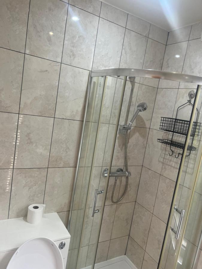 Large Modern Studio Flat Daire Londra Dış mekan fotoğraf